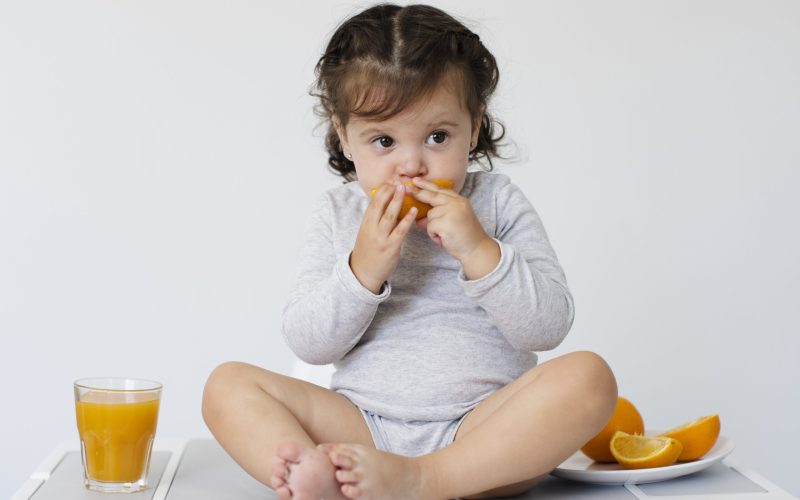 Leite e sólidos: como a dieta do bebê previne doenças