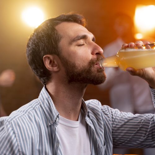 Bebida barata, risco alto: metanol e cegueira